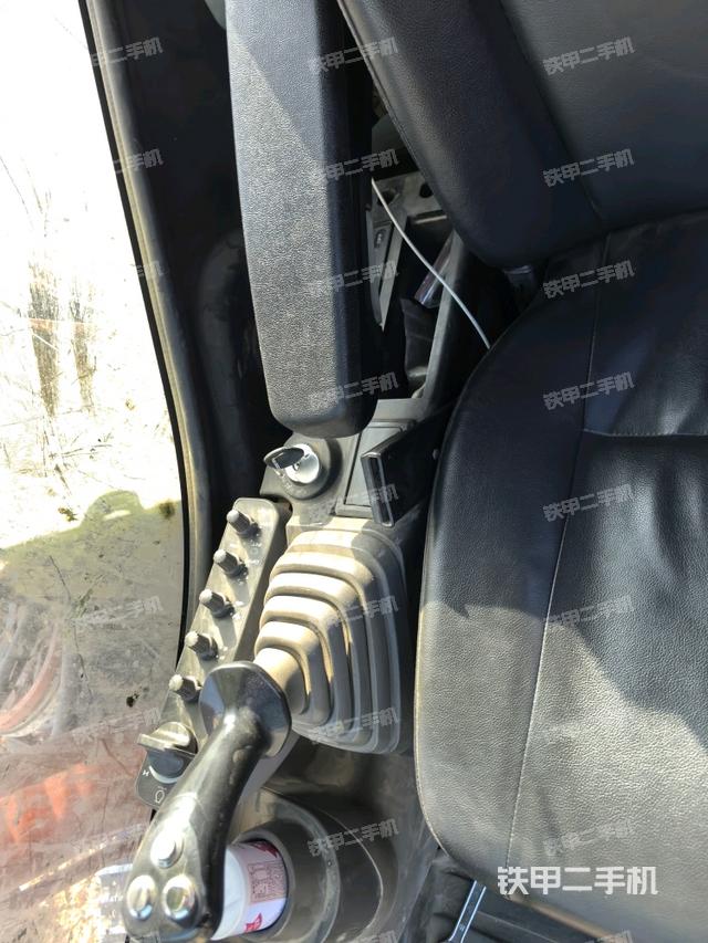 座椅左側(cè)控制臺(tái)/音響/含左手柄（駕駛室部分）