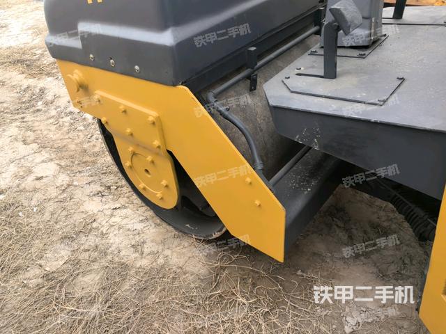 前轮左侧减震块连接及部件（压路机前后车架）