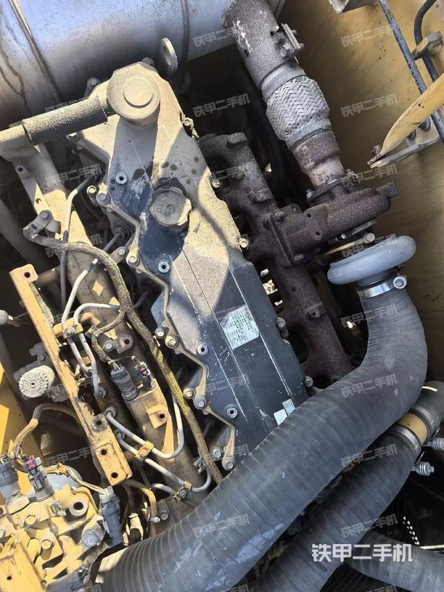 回转马达和主控阀（整机外观）