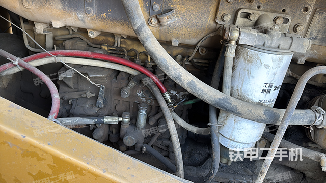 发动机左侧（整机外观及大件）