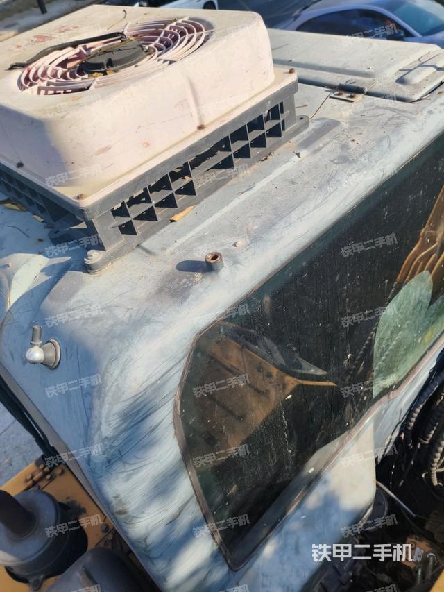 駕駛室頂部（整機外觀）