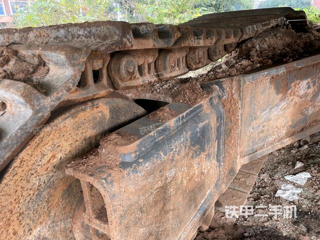 右驅(qū)動輪（行走機(jī)構(gòu)）