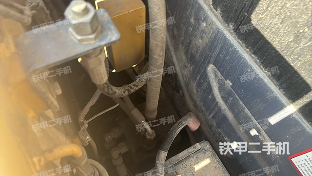 回转马达和主控阀（整机外观）