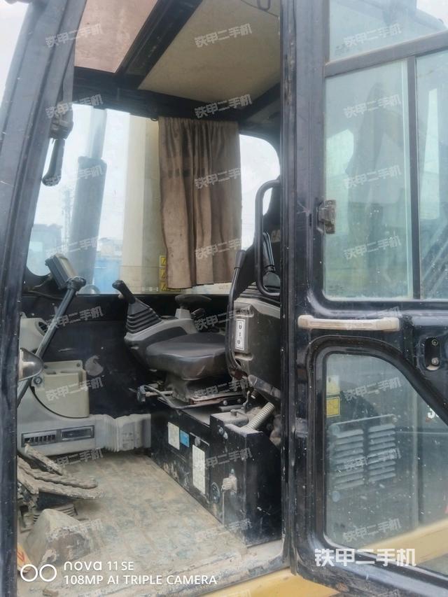 駕駛室整體（整機外觀）