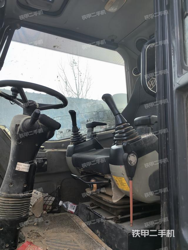 驾驶室整体（整机外观）