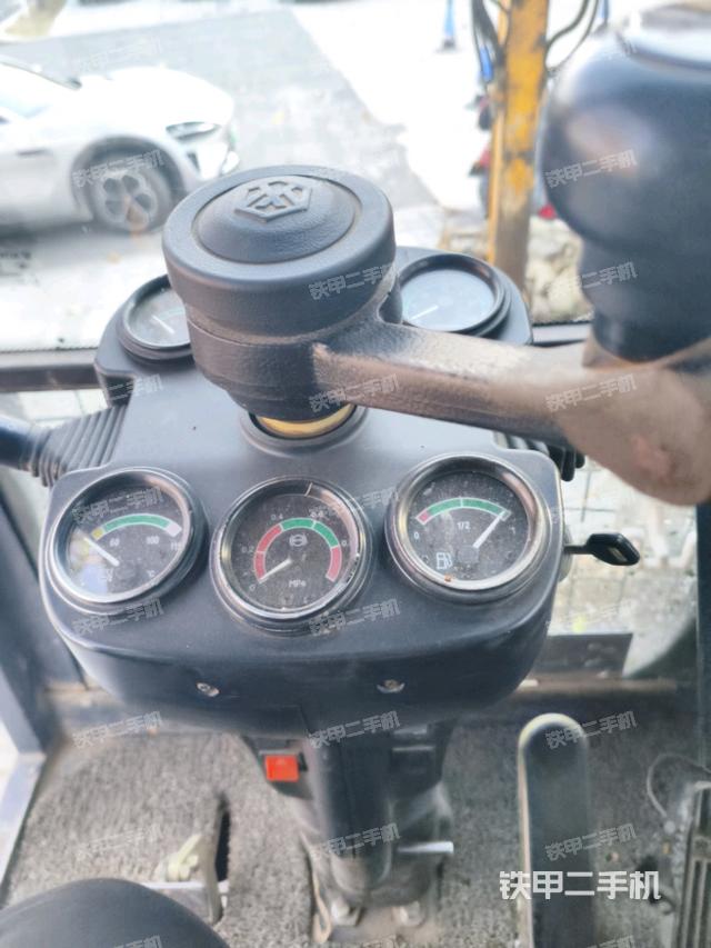 駕駛室整體（整機外觀）