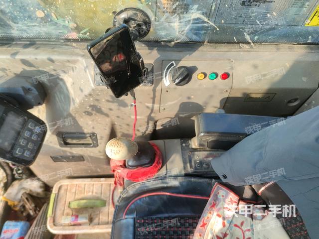 座椅右侧控制台/钥匙门/油门/含右手柄（驾驶室部分）