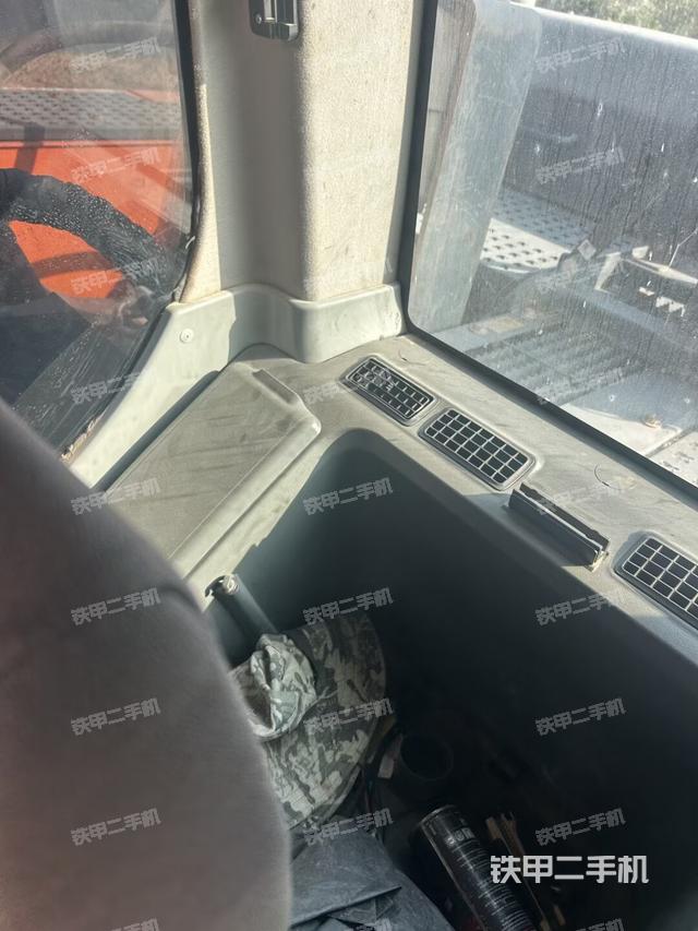 座椅左侧控制台/音响/含左手柄（驾驶室部分）