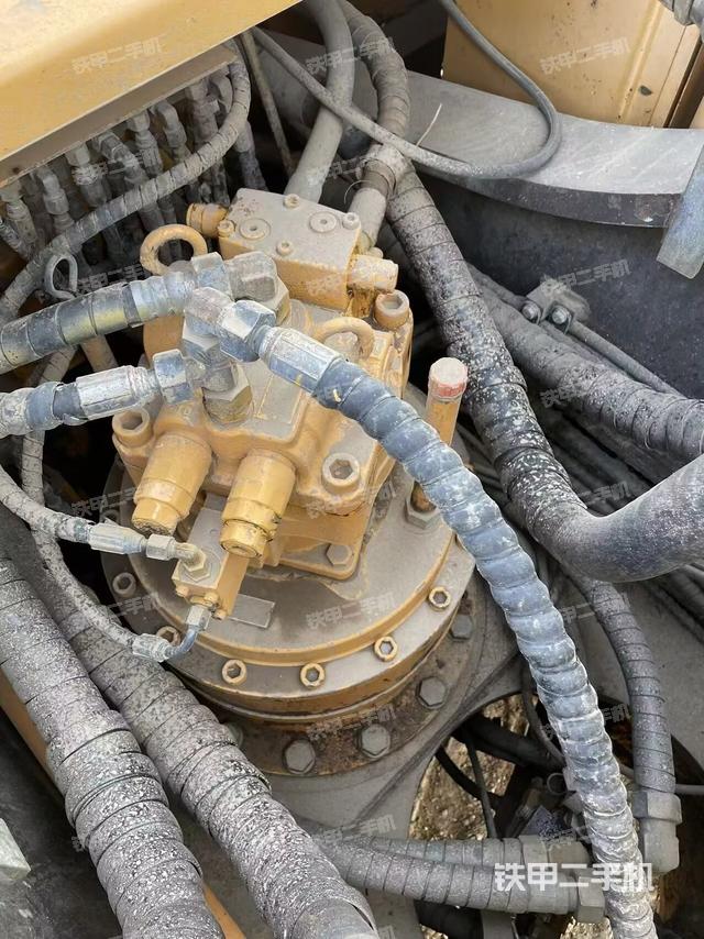 回轉(zhuǎn)馬達和主控閥（整機外觀）