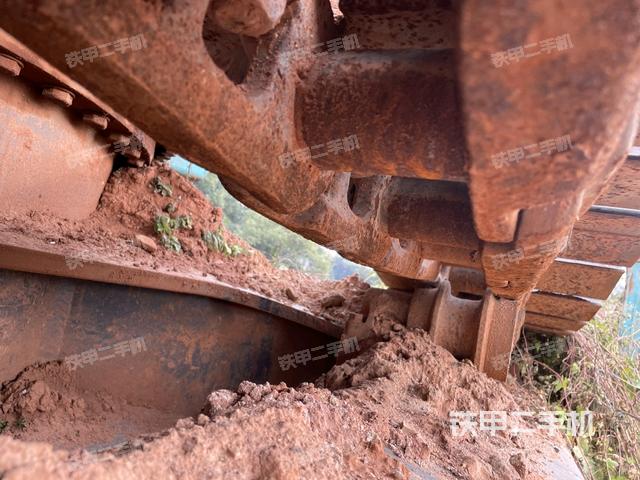 左驅(qū)動輪（行走機(jī)構(gòu)）