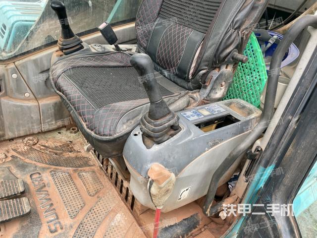 左后方玻璃角標(biāo)（駕駛室部分）