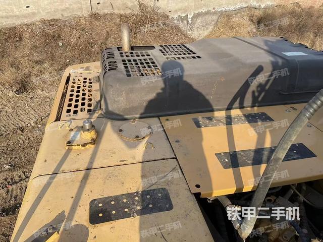 駕駛室頂部（整機外觀）