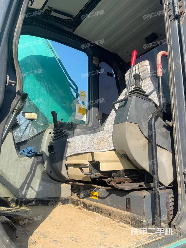 驾驶室整体（整机外观）