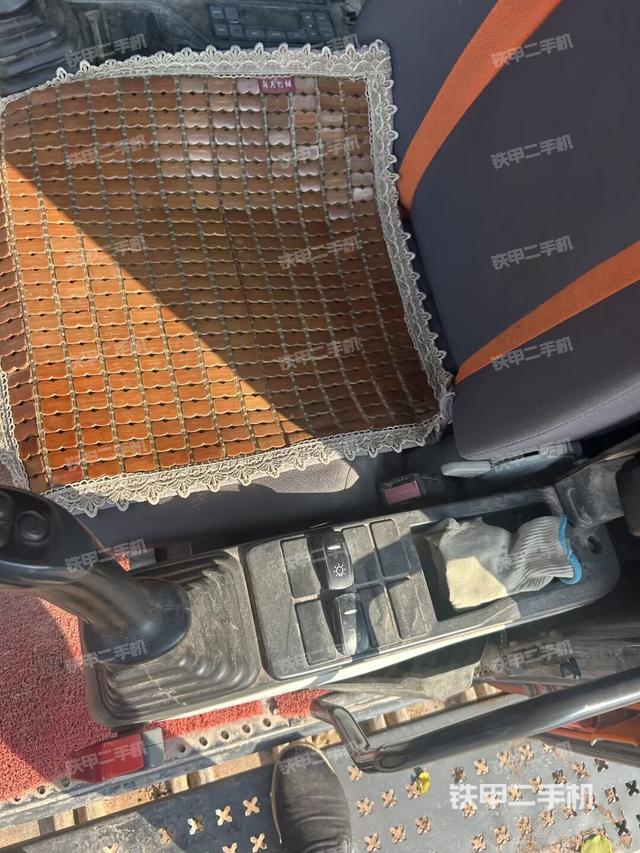 后窗玻璃角标（驾驶室部分）