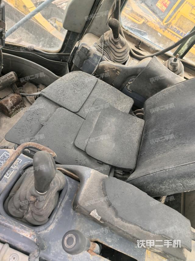 駕駛室內(nèi)部全景（推土機(jī)駕駛室）