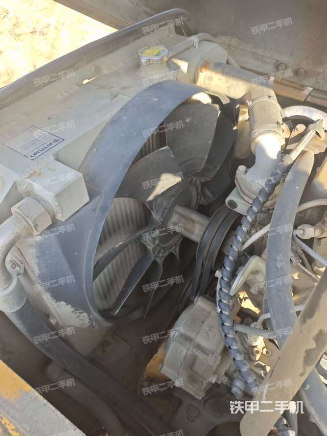 驾驶室顶部（整机外观）