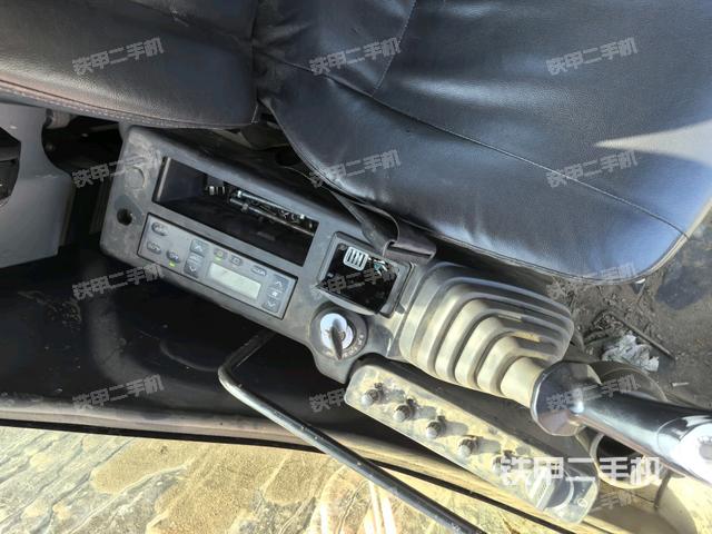 座椅左侧控制台/音响/含左手柄（驾驶室部分）