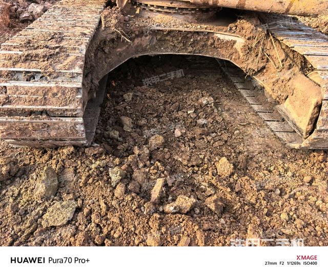 轉(zhuǎn)盤(pán)和下車(chē)架正前（工作和回轉(zhuǎn)裝置）