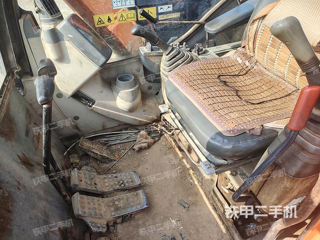 駕駛室整體（整機(jī)外觀）