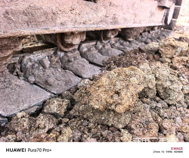 右驅(qū)動(dòng)輪（行走機(jī)構(gòu)）