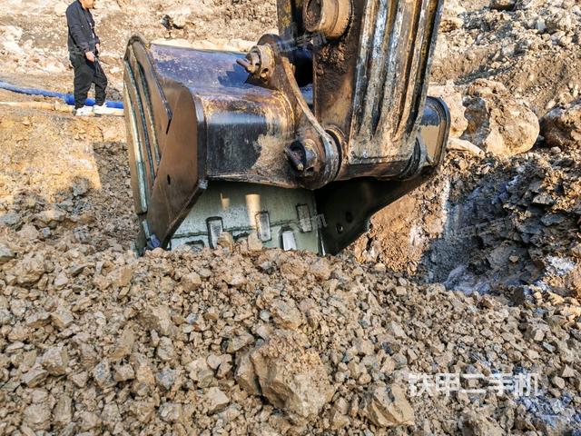 铲斗右后整体（工作和回转装置）