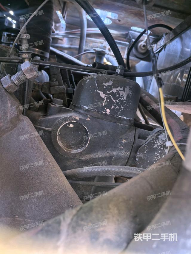 分动箱或变速箱（压路机发动机舱）