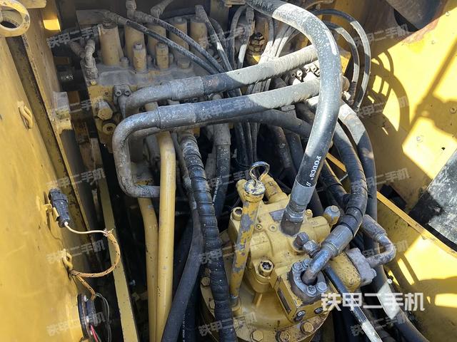 回轉(zhuǎn)馬達(dá)和主控閥（整機(jī)外觀）