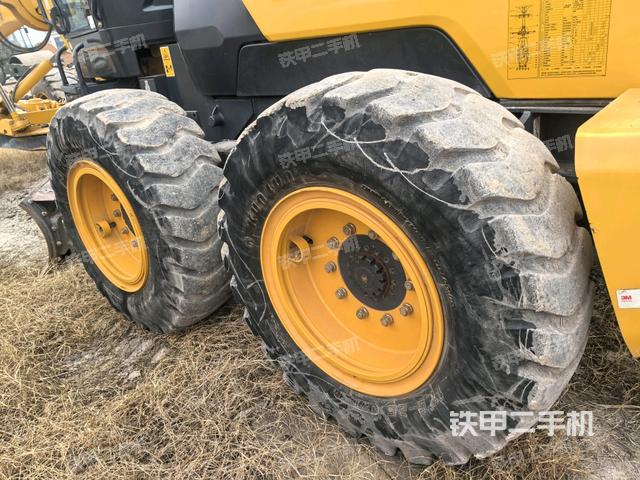 右引导轮/右前轮（行走机构）