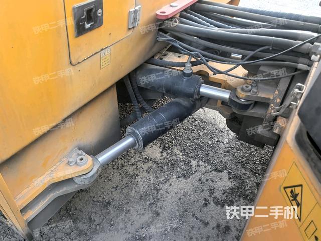 驾驶室顶蓬内（压路机驾驶室）