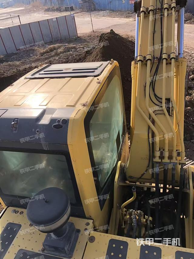 驾驶室顶部（整机外观）