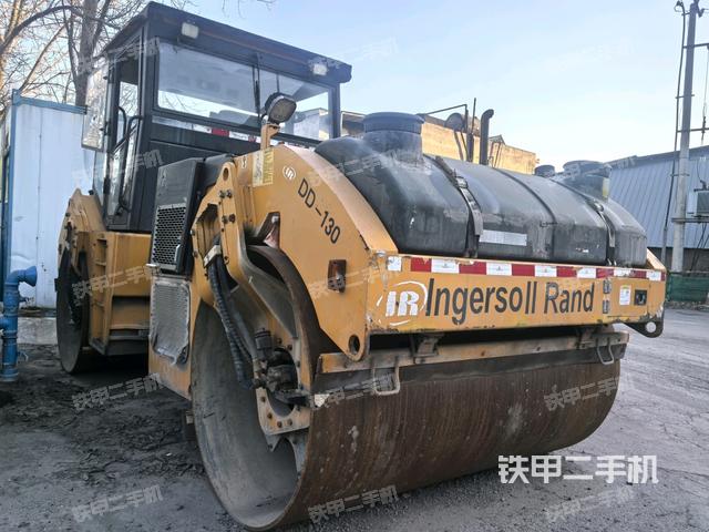 三一重工STR130C压路机