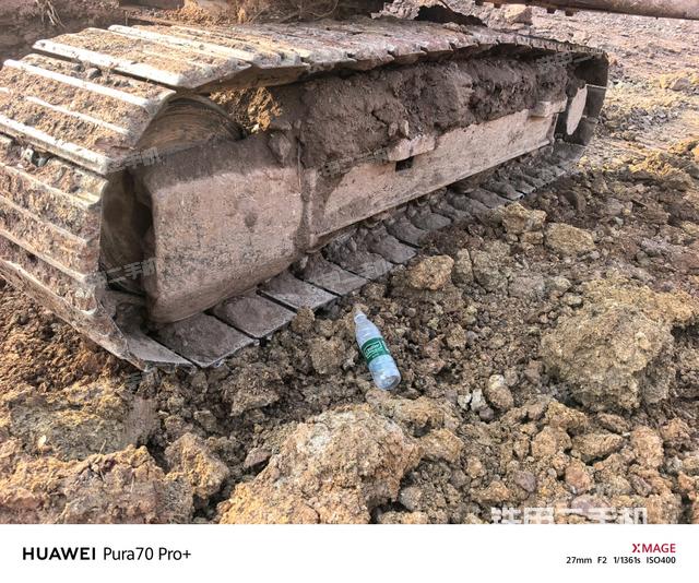 左側(cè)履帶整體?（行走機(jī)構(gòu)）