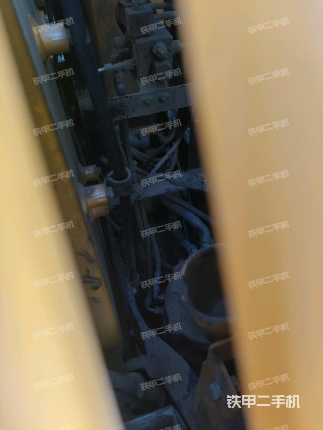 回轉馬達和主控閥（整機外觀）