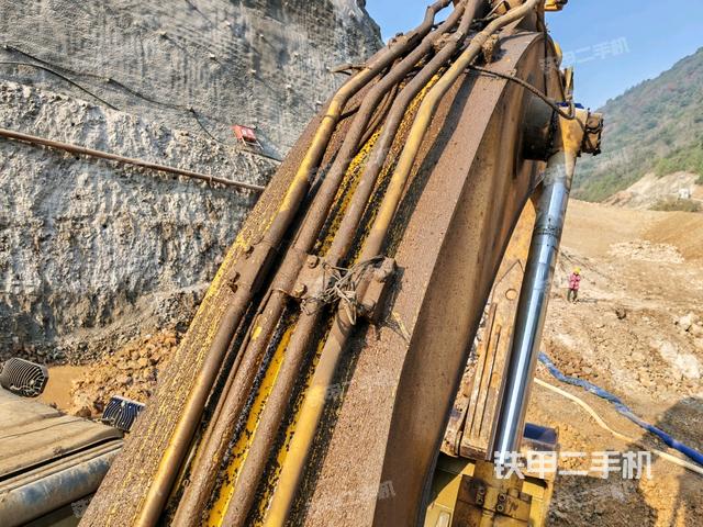 大臂背部俯视（工作和回转装置）