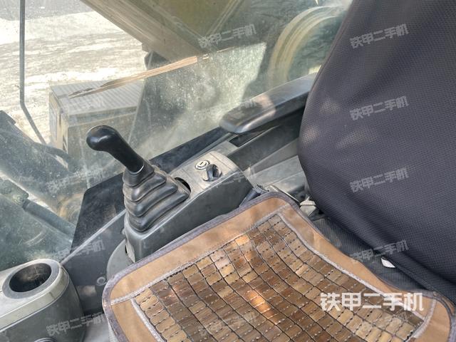 右側(cè)玻璃角標(biāo)（駕駛室部分）