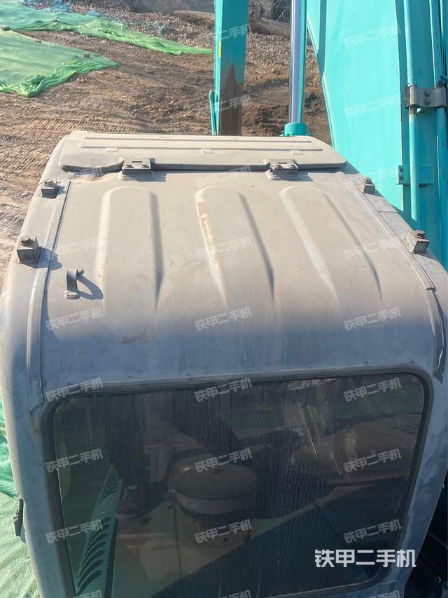 驾驶室顶部（整机外观）