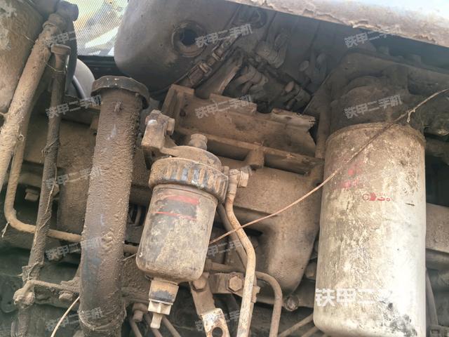 發(fā)動(dòng)機(jī)左側(cè)全景（推土機(jī)發(fā)動(dòng)機(jī)艙）