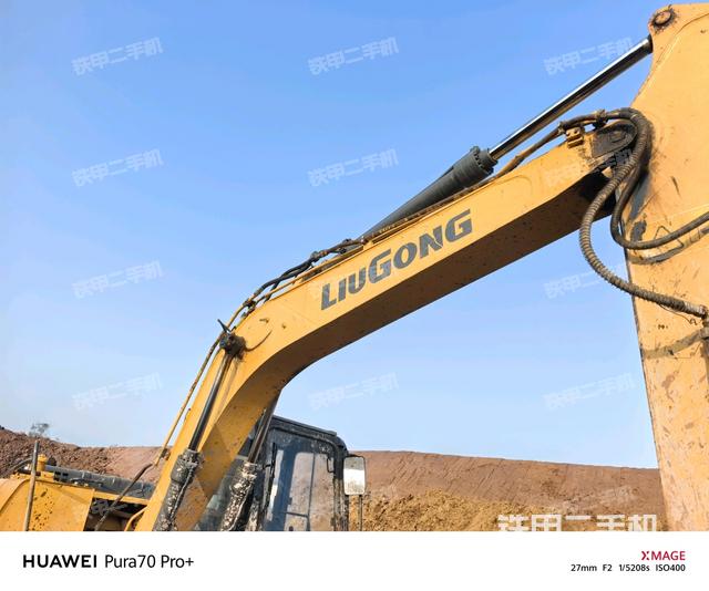 大臂油缸整體?豎拍（工作和回轉(zhuǎn)裝置）