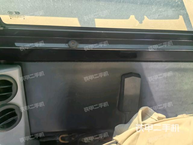 座椅右侧控制台/钥匙门/油门/含右手柄（驾驶室部分）