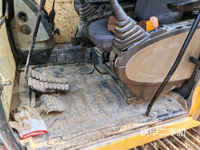 座椅右侧控制台/钥匙门/油门/含右手柄（驾驶室部分）