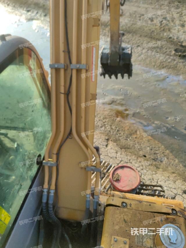 大臂背部俯视（工作和回转装置）