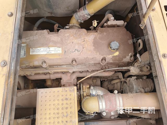 回轉(zhuǎn)馬達(dá)和主控閥（整機(jī)外觀）