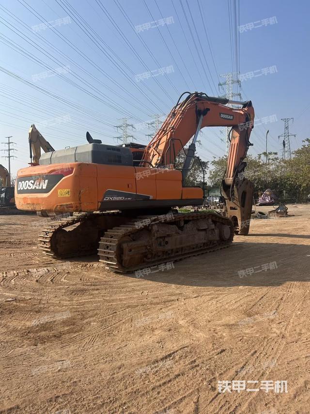 斗山DX520LC-9C挖掘机