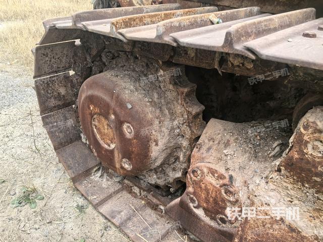 左側(cè)履帶全景（推土機(jī)底盤(pán)及工作裝置）