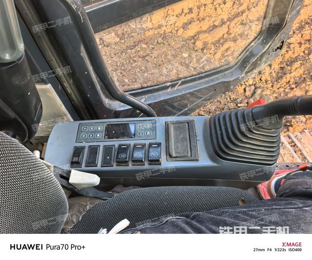 座椅左側(cè)控制臺(tái)/音響/含左手柄（駕駛室部分）