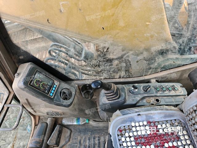 座椅左侧控制台/音响/含左手柄（驾驶室部分）