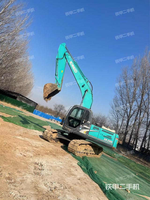 神钢SK200-8挖掘机