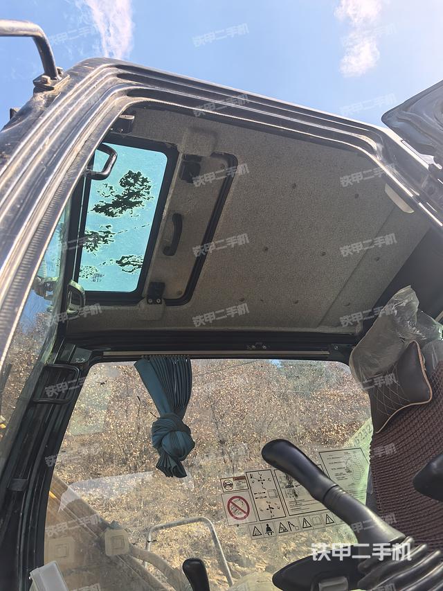 驾驶室顶部（整机外观）