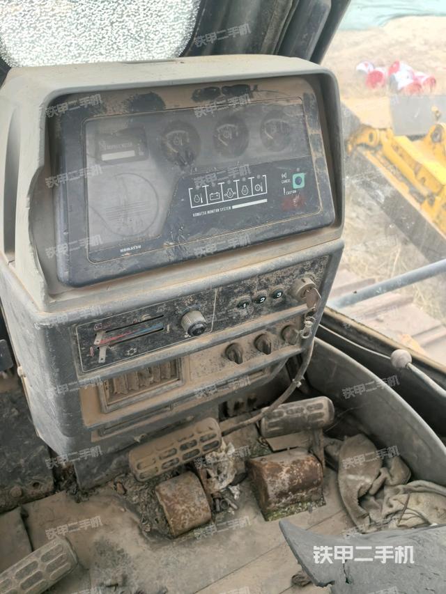 儀表盤(pán)全景（推土機(jī)駕駛室）