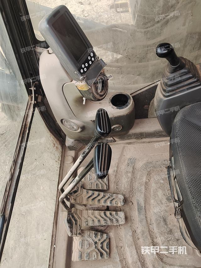 駕駛室整體（整機(jī)外觀）